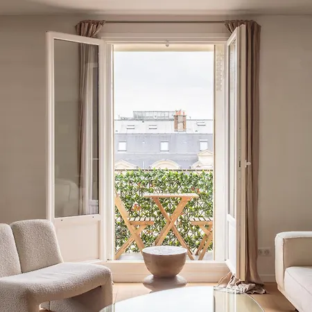 Appartamento Montaigne - Sunlit Corner Penthouse With Balcony *
