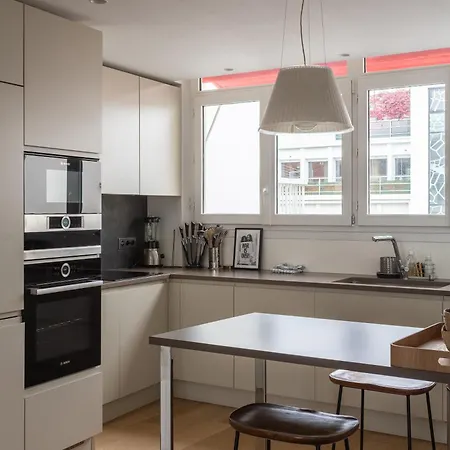 Appartamento Montaigne - Sunlit Corner Penthouse With Balcony *