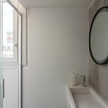 Montaigne - Sunlit Corner Penthouse With Balcony Appartamento Parigi