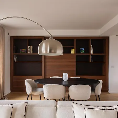 Appartamento Montaigne - Sunlit Corner Penthouse With Balcony *