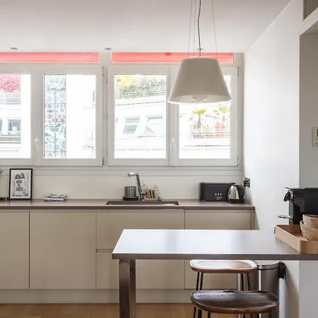 Montaigne - Sunlit Corner Penthouse With Balcony * Paris