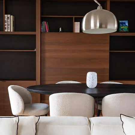 Montaigne - Sunlit Corner Penthouse With Balcony Apartment Paris