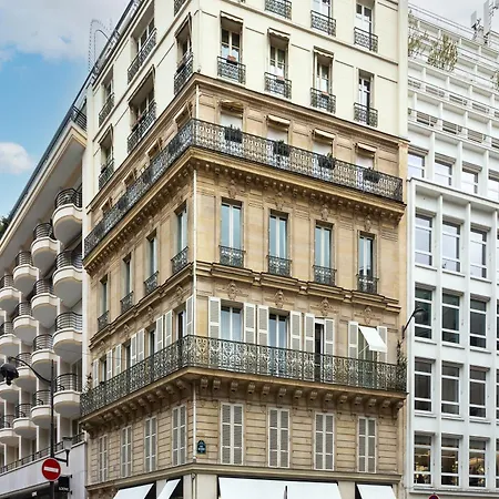 Appartamento Montaigne - Sunlit Corner Penthouse With Balcony Parigi
