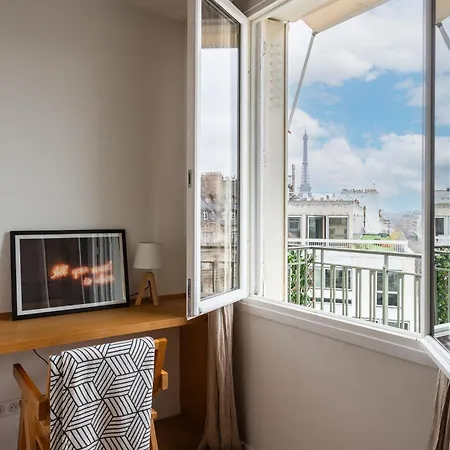 Montaigne - Sunlit Corner Penthouse With Balcony * Parigi